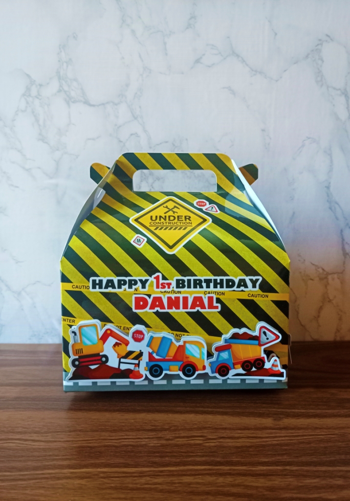 Under construction theme snacks box